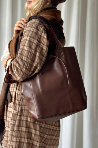 Essential tote nahkalaukku, chestnut