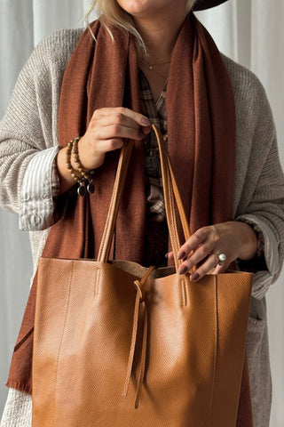 Essential tote nahkalaukku, konjakki