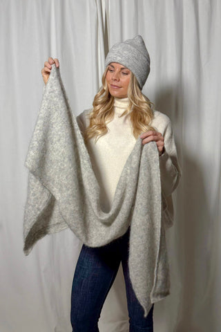 Fluffy huivi, pearl grey