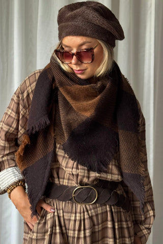  Triangular check scarf, coffee