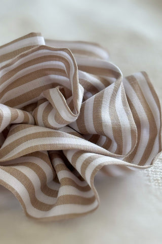 Flower brooch, beige stripe