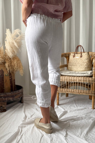 Mameluk linen capris, white + white lace