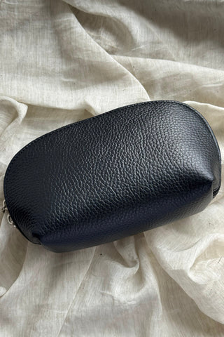 Leather toiletry bag, black