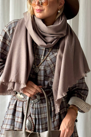 Soft viscose scarf, light grey