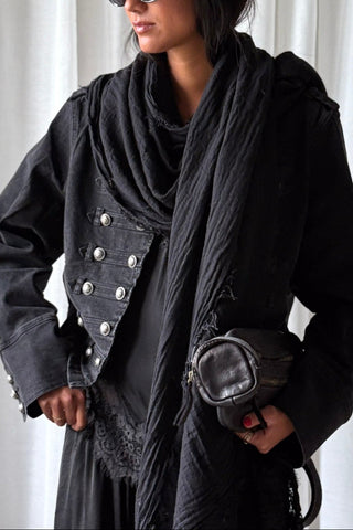 Edena huivi, musta
