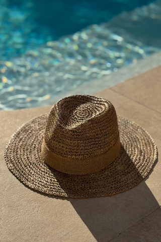 Fedora straw hattu