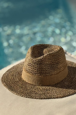 Fedora straw hattu