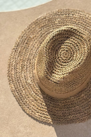 Fedora straw hattu