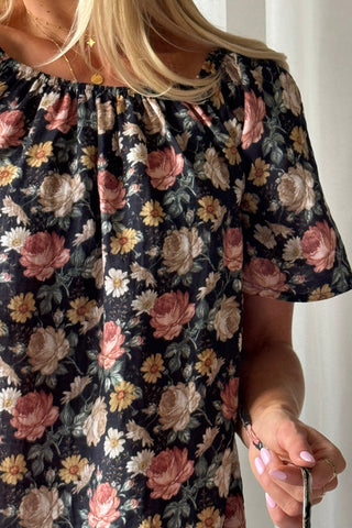 Moraira puuvillamekko midi, black cottage floral